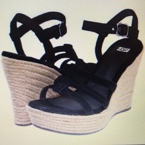 Like new Ugg Callia suede platform wedges
